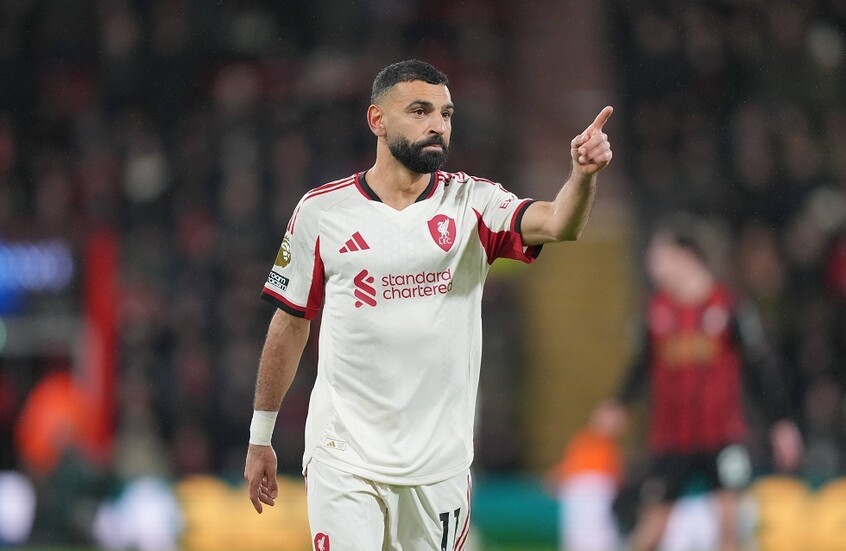 أول فريق يعلن رغبته في التعاقد مع محمد صلاح