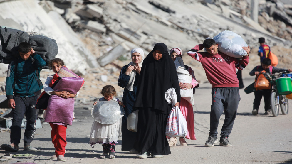 الاحتلال يجبر الفلسطينيين على النزوح قسرا من مناطق في غزة وجباليا