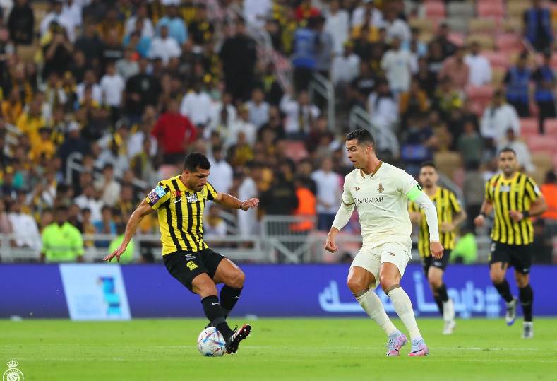 الإتحاد يُطيح بالنصر بهدف رومارينيو و يتصدر الدوري السعودي