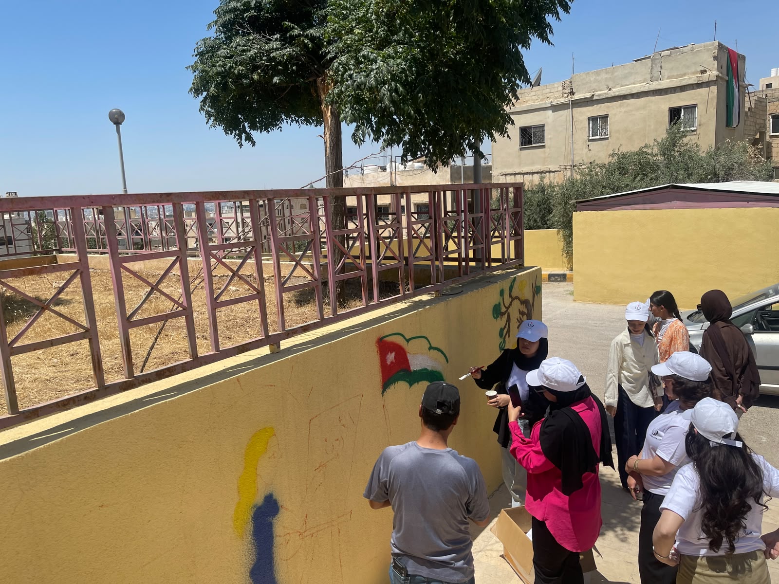 انطلاق فعاليات معسكر الجداريات في مركز شابات القويسمة وسحاب 