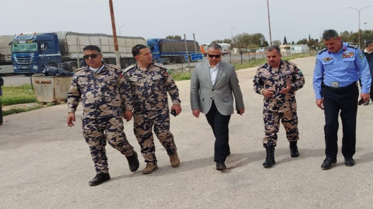 مدير الجمارك يتفقد جمرك الكرامة ويوجه بتسريع الإجراءات