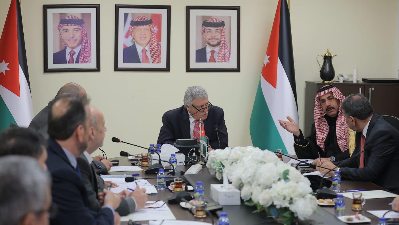 الخدمات النيابية تزور وزارة النقل