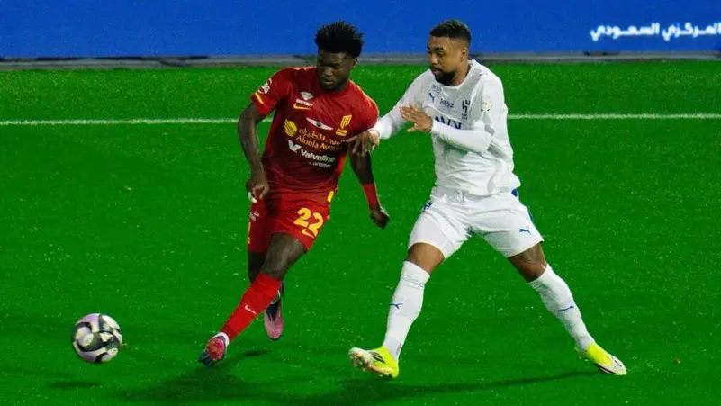 الهلال يرفض الخسارة بهدف متأخر أمام القادسية