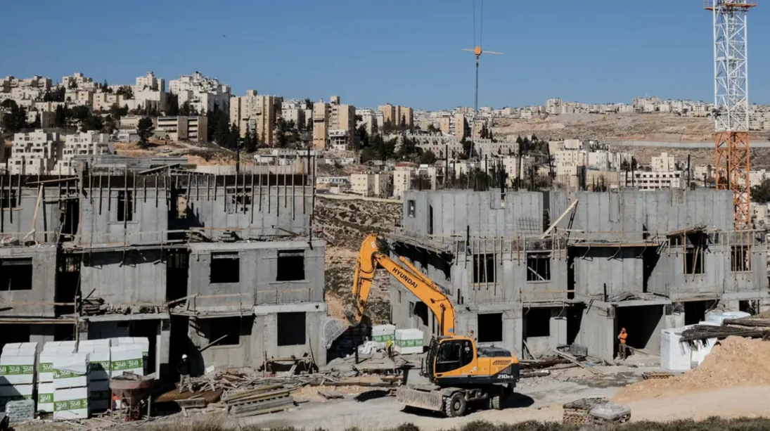 الاحتلال الاسرائيلي يبتلع الاراضي الواقعة بين القدس والاغوار ببناء 1200 وحدة استيطانية