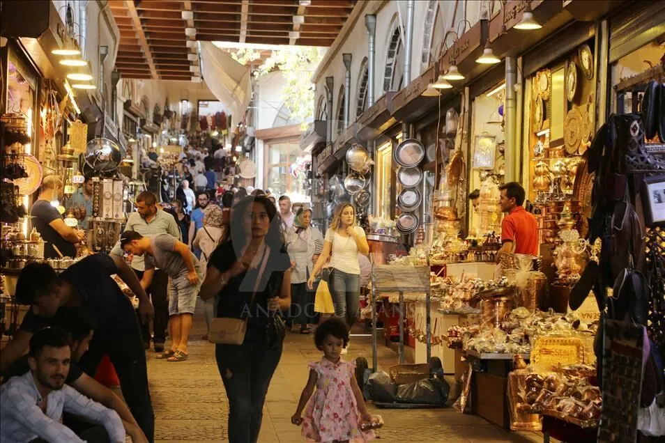 تركيا ..  سوق مرعش المسقوف يستعيد نبضه التجاري بعد زلزال فبراير