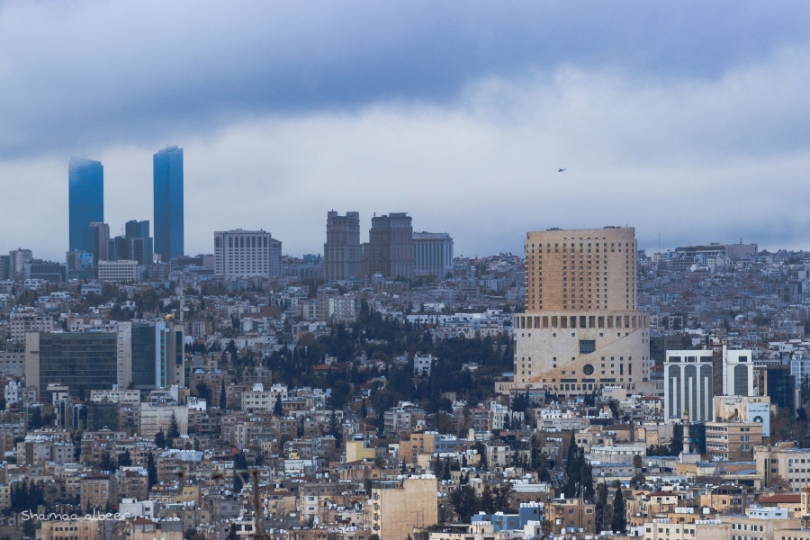 أمطار غزيرة وجريان للأودية وتشكّل ضباب كثيف الأحد