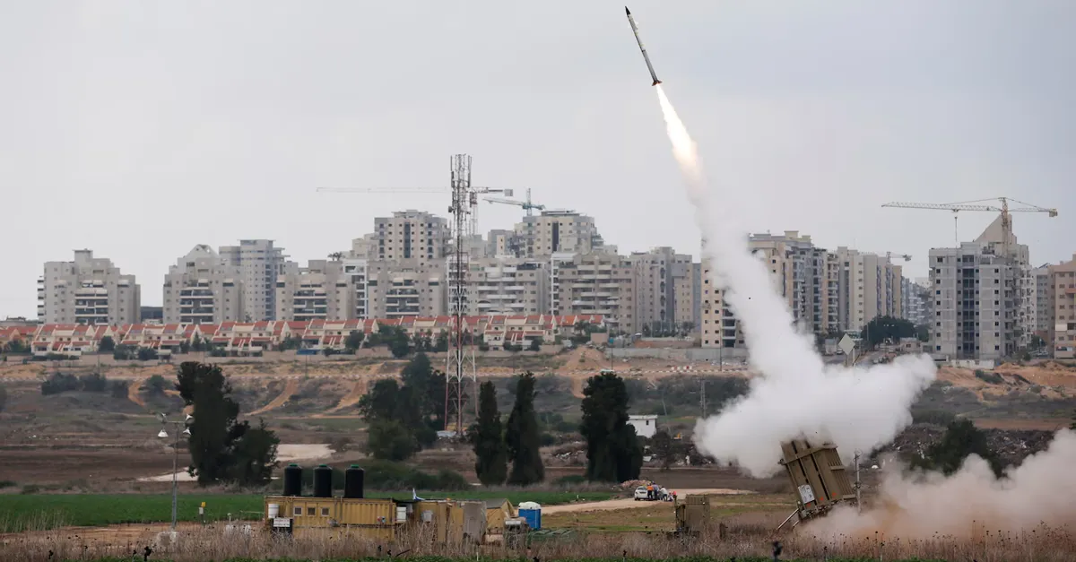 إنذارات في جنوب إسرائيل بعد إطلاق صواريخ من إيران