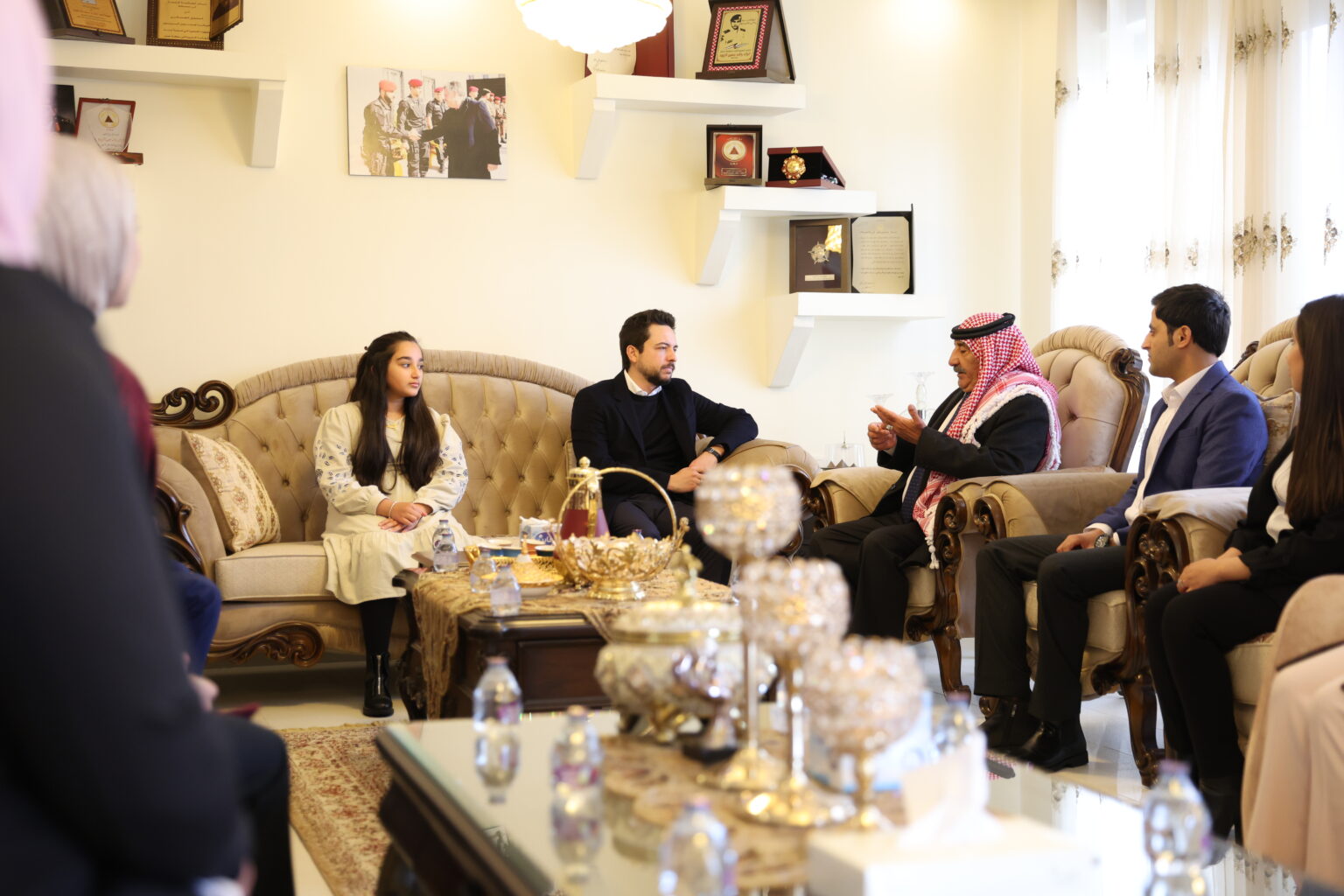 ولي العهد في بيت أسرة الشهيد راشد الزيود .. صور