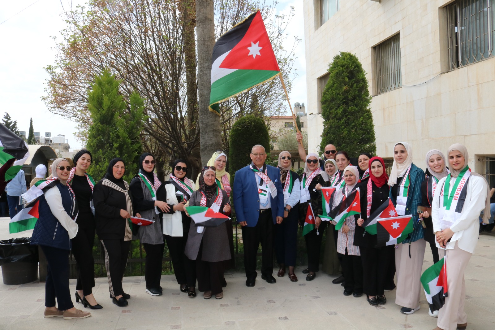 الكلية الجامعية العربية للتكنولوجيا تحتفي بيوم العلم الأردني