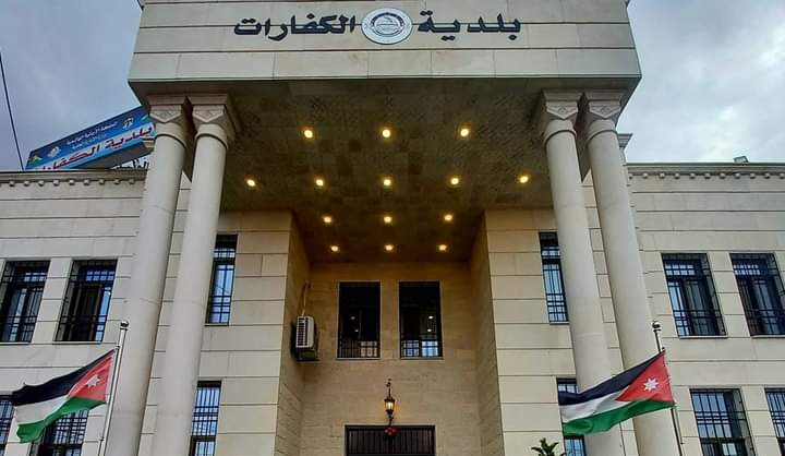 بلدية الكفارات تبدأ تأهيل طريق عقربا الرفيد