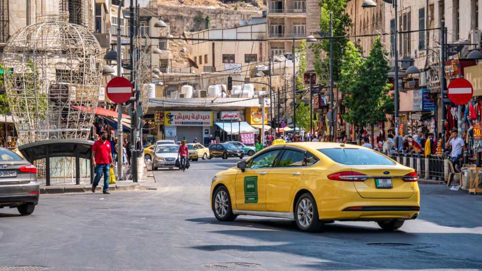 بدء العمل بالتعرفة الجديدة لأجور النقل للتكسي والمركبات العمومية