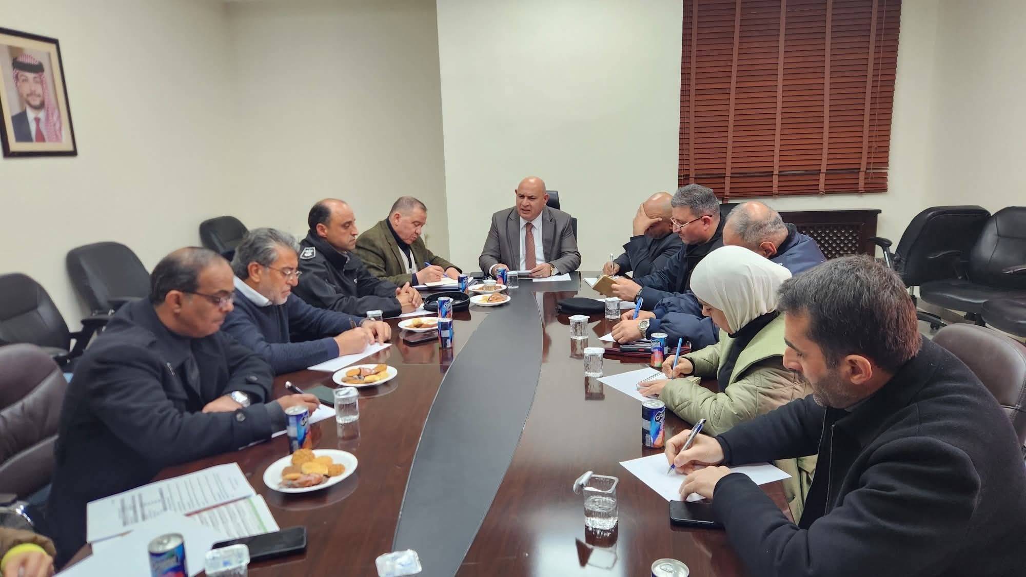 محافظ جرش يبحث جاهزية المؤسسات الرسمية للمنخفضات 