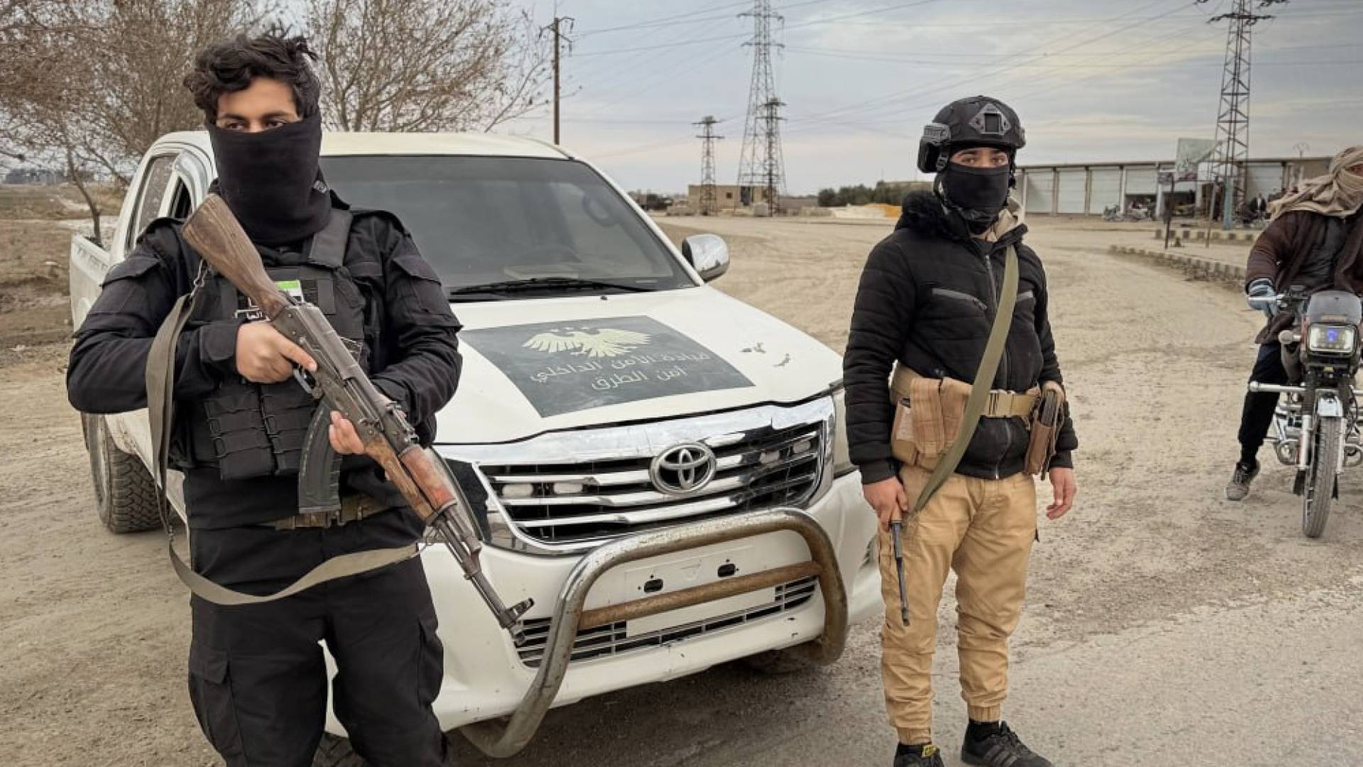 الجيش السوري يعلن السيطرة الكاملة على مطار "الطبقة" العسكري