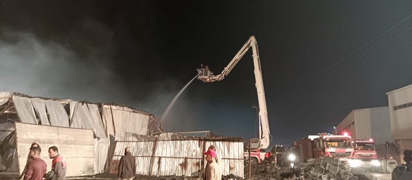 إخماد حريق شب داخل مستودعات في عمّان