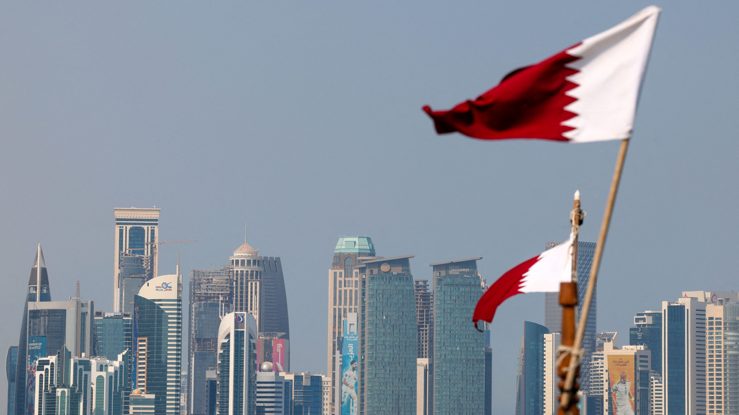 قطر تحذر إيران: قطع كابلات الإنترنت بمضيق هرمز سيضر بالمنطقة 