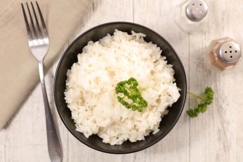 تحذير من إعادة تسخين الأرز بعد 24 ساعة من طبخه