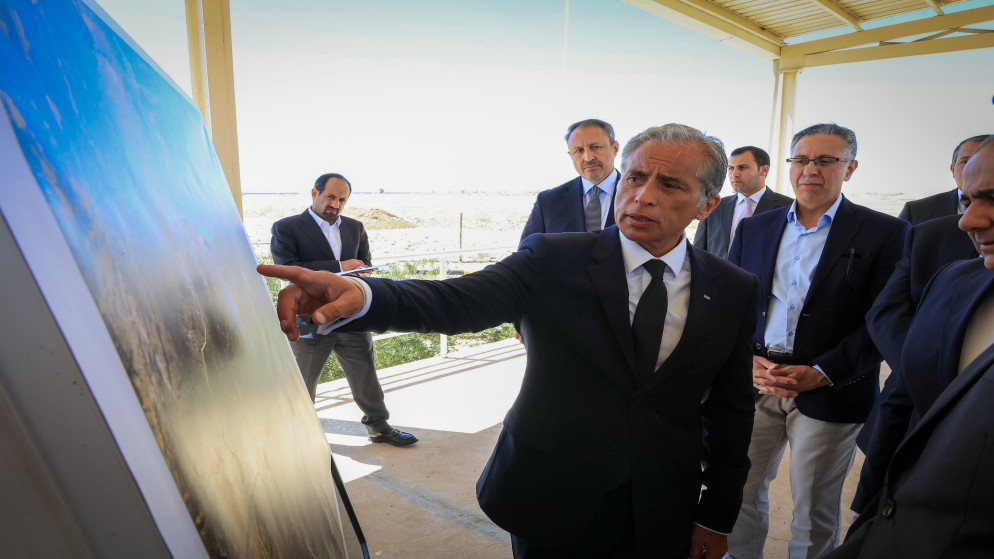 الحكومة توجّه بتسريع مشروع الميناء البري وسكة الحديد