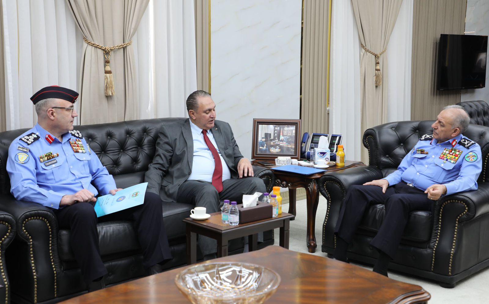 وزير البيئة ومدير الأمن العام يبحثان تعزيز التعاون