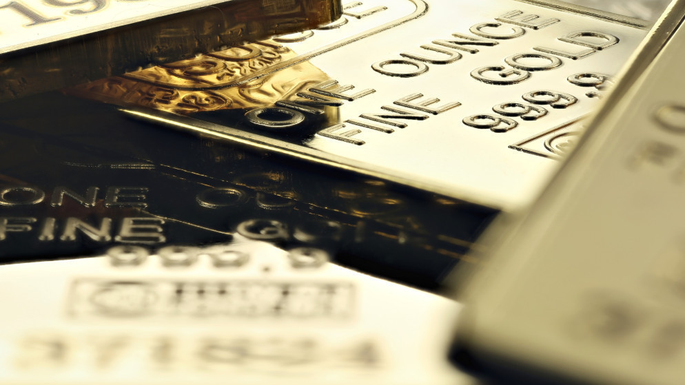 الذهب يتحول للارتفاع الجمعة مع تراجع أسعار النفط