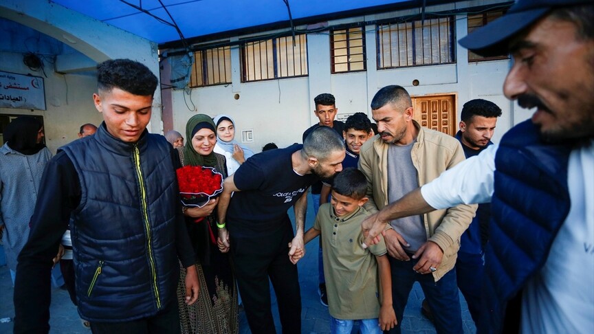 إسرائيل تفرج عن 5 أسرى فلسطينيين من غزة عبر كرم أبو سالم