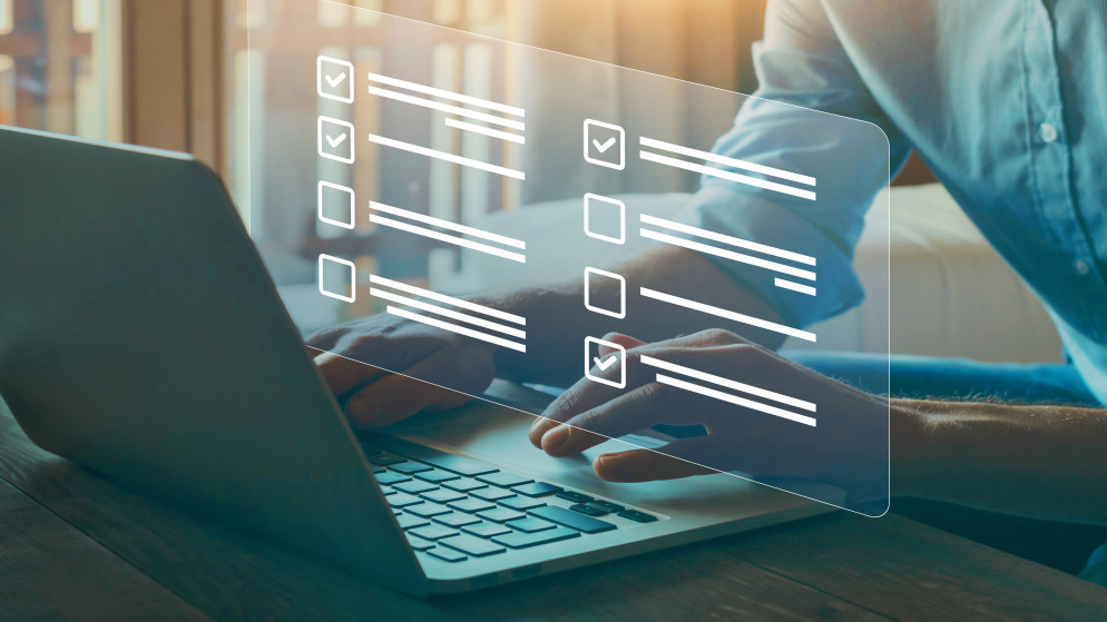 تمديد فترة استبانة قياس آراء موظفي الحكومة حول عطلة الـ 3 أيام