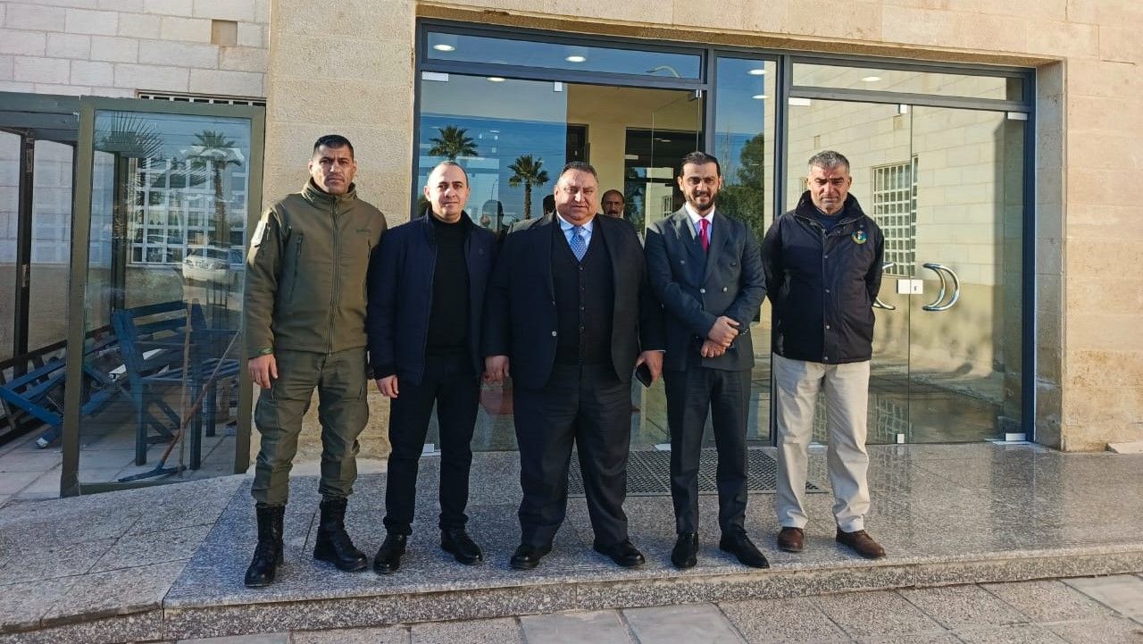 محافظ المفرق يتفقد مستشفى البادية الشمالية