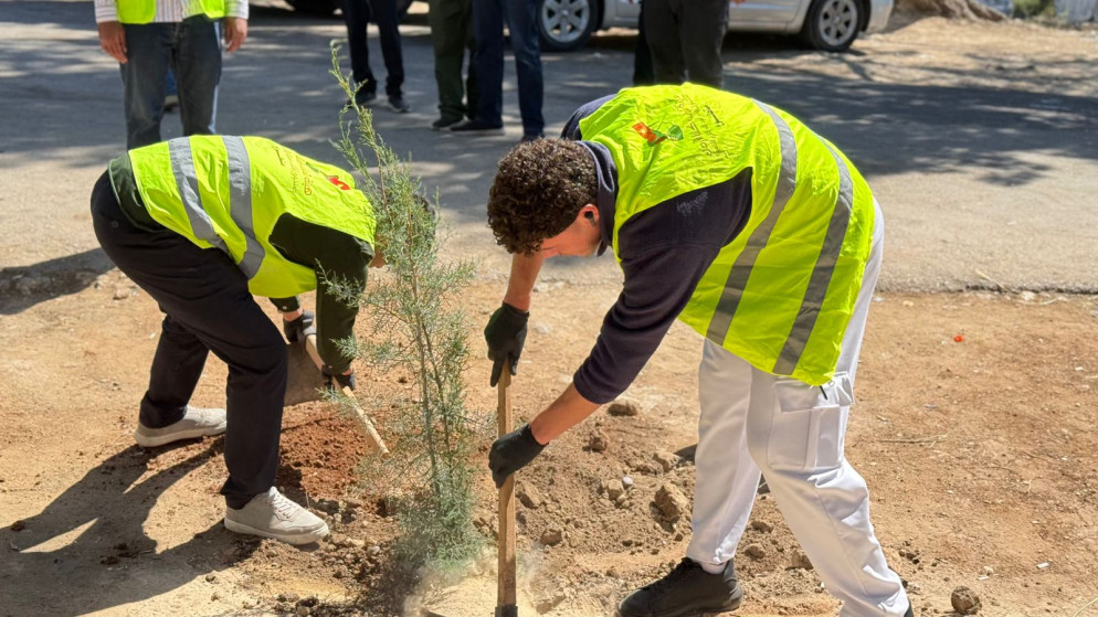 تنفيذ أنشطة تطوعية لتعزيز الوعي البيئي ..  صور