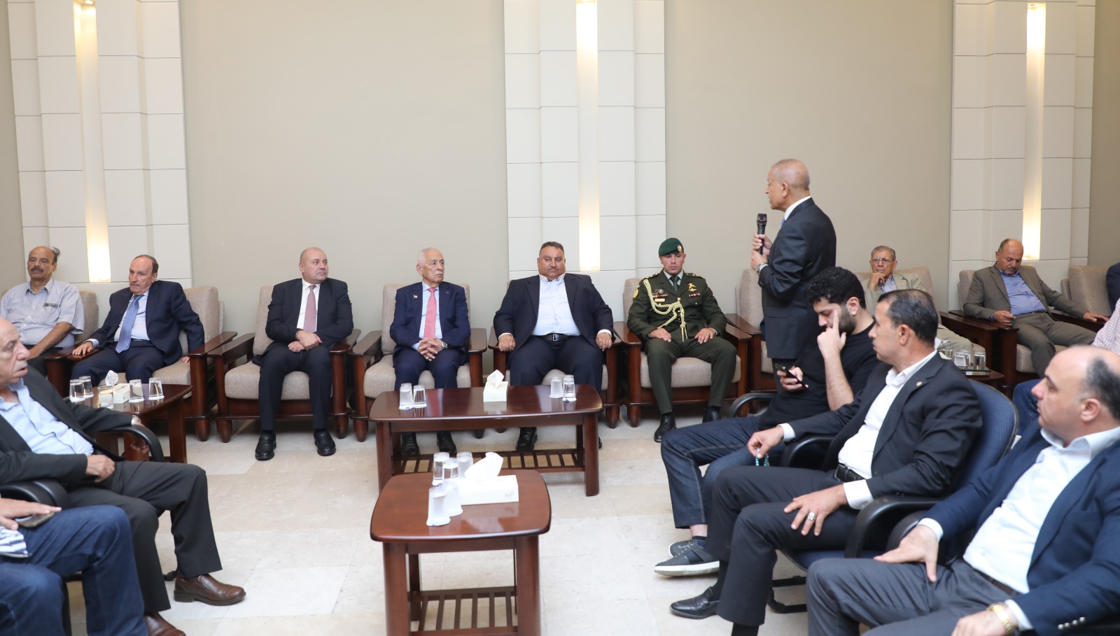 العيسوي يعزي عشيرتي الزبون والشريدة