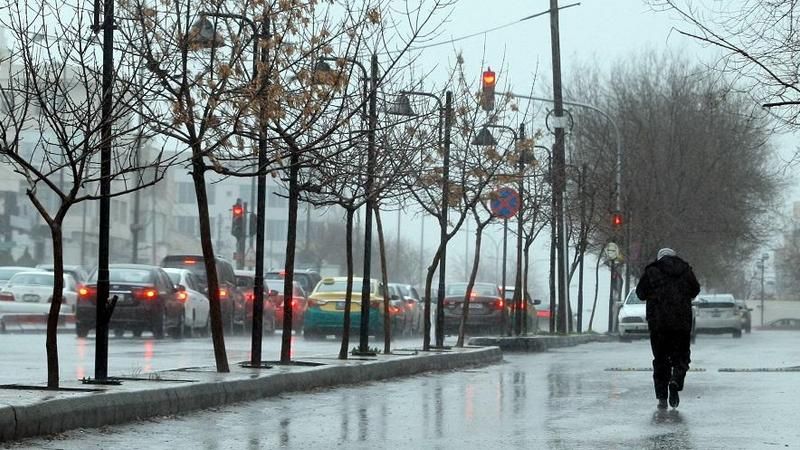 أجواء متقلبة وباردة نسبيًا لثلاثة أيام وارتفاع الحرارة الجمعة