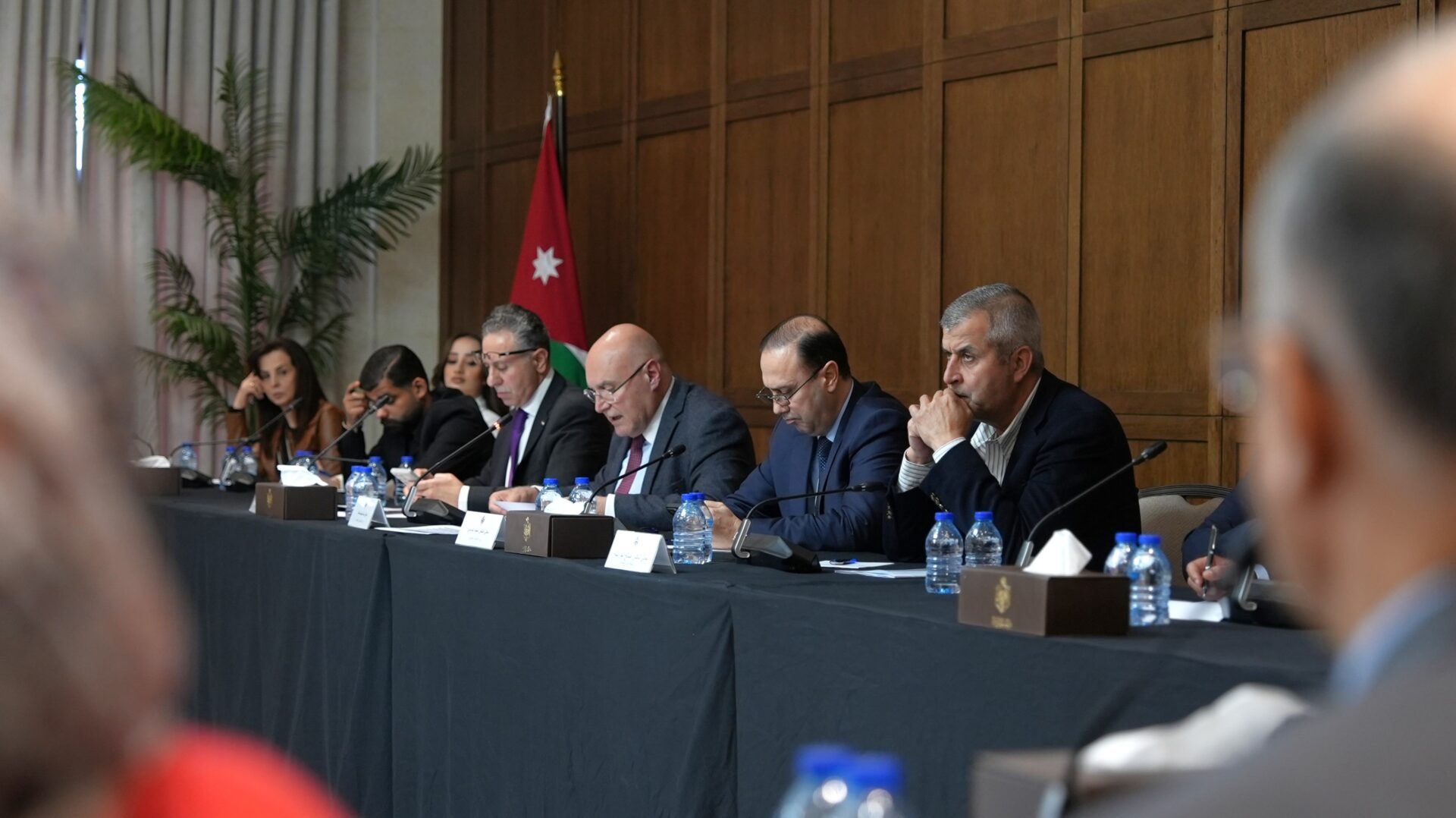 لقاء في رئاسة الوزراء حول الإجراءات الحكوميَّة للتَّعامل مع تداعيات الأوضاع الإقليميَّة