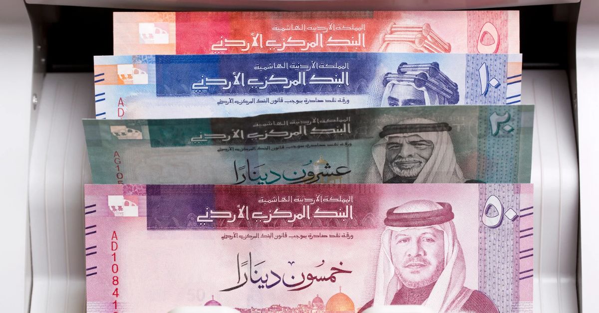 شاب يخطب 7 فتيات في وقت واحد ويقنع 6 منهن بقروض مالية
