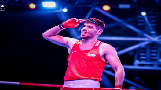 عشيش يتأهل إلى نهائي بطولة آسيا للملاكمة للنخبة