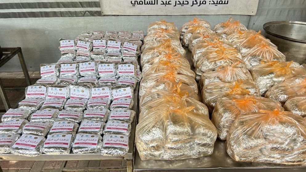 الخيرية الهاشمية بالتعاون مع شركة أوبتمايزا توزعان وجبات ساخنة في غزة