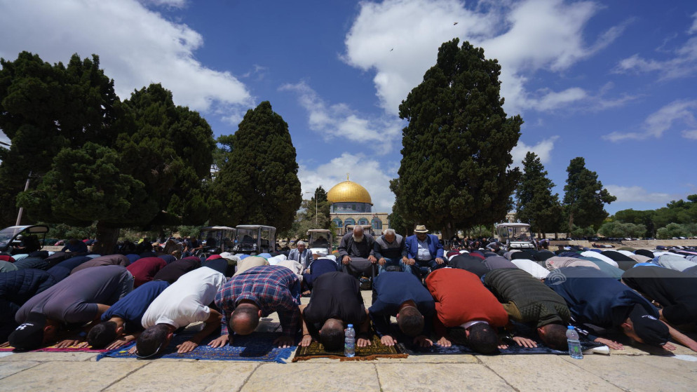 70 ألفا يؤدون صلاة الجمعة بالأقصى
