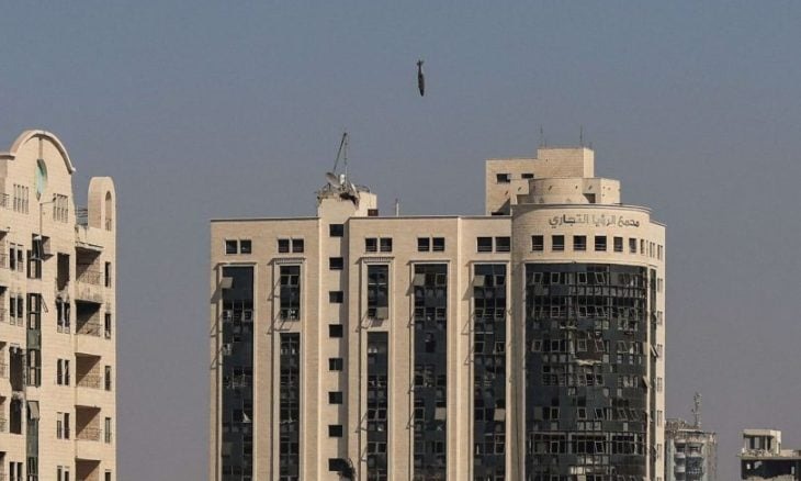 الاحتلال يدمر برج الرؤيا ويشرد مئات المدنيين