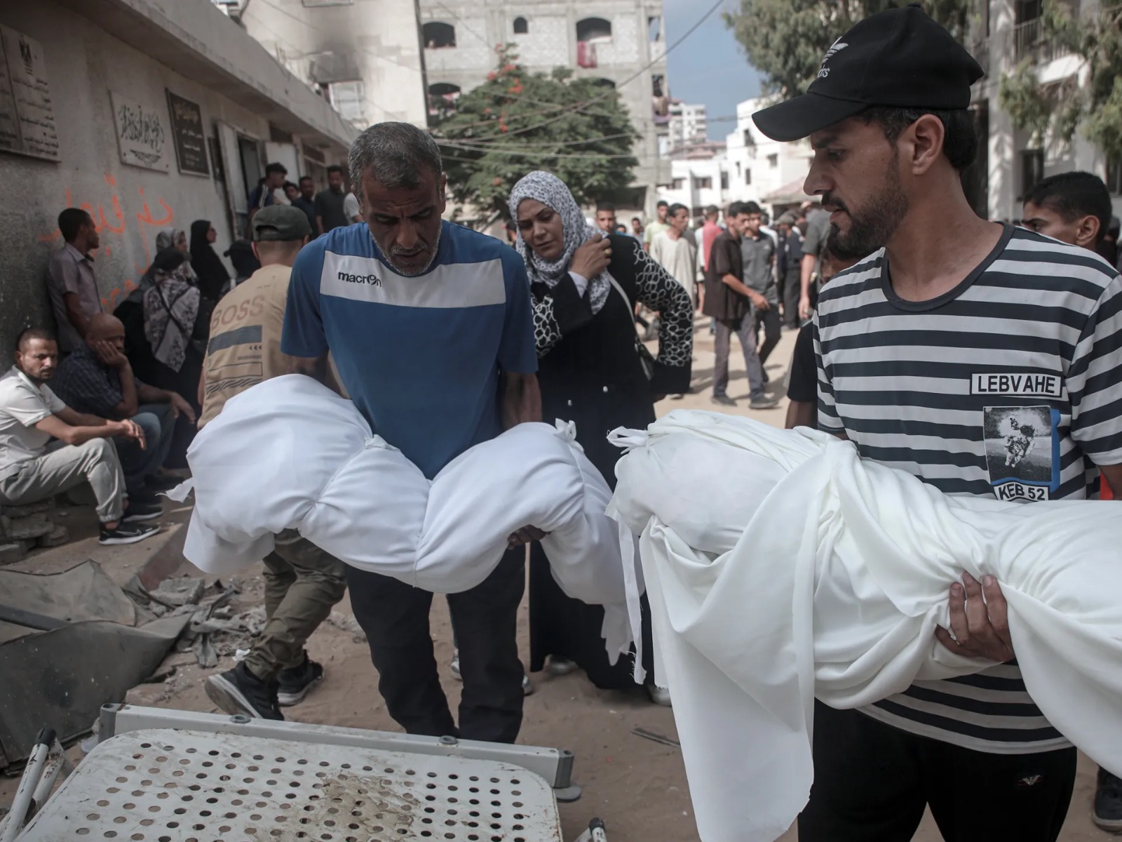 انتشال جثماني شهيدين من أنقاض تل الهوا