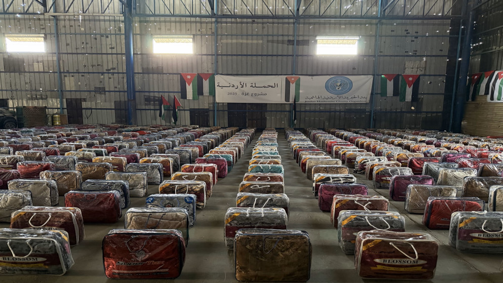 توزيع أغطية شتوية على أسر متضررة ونازحة في قطاع غزة
