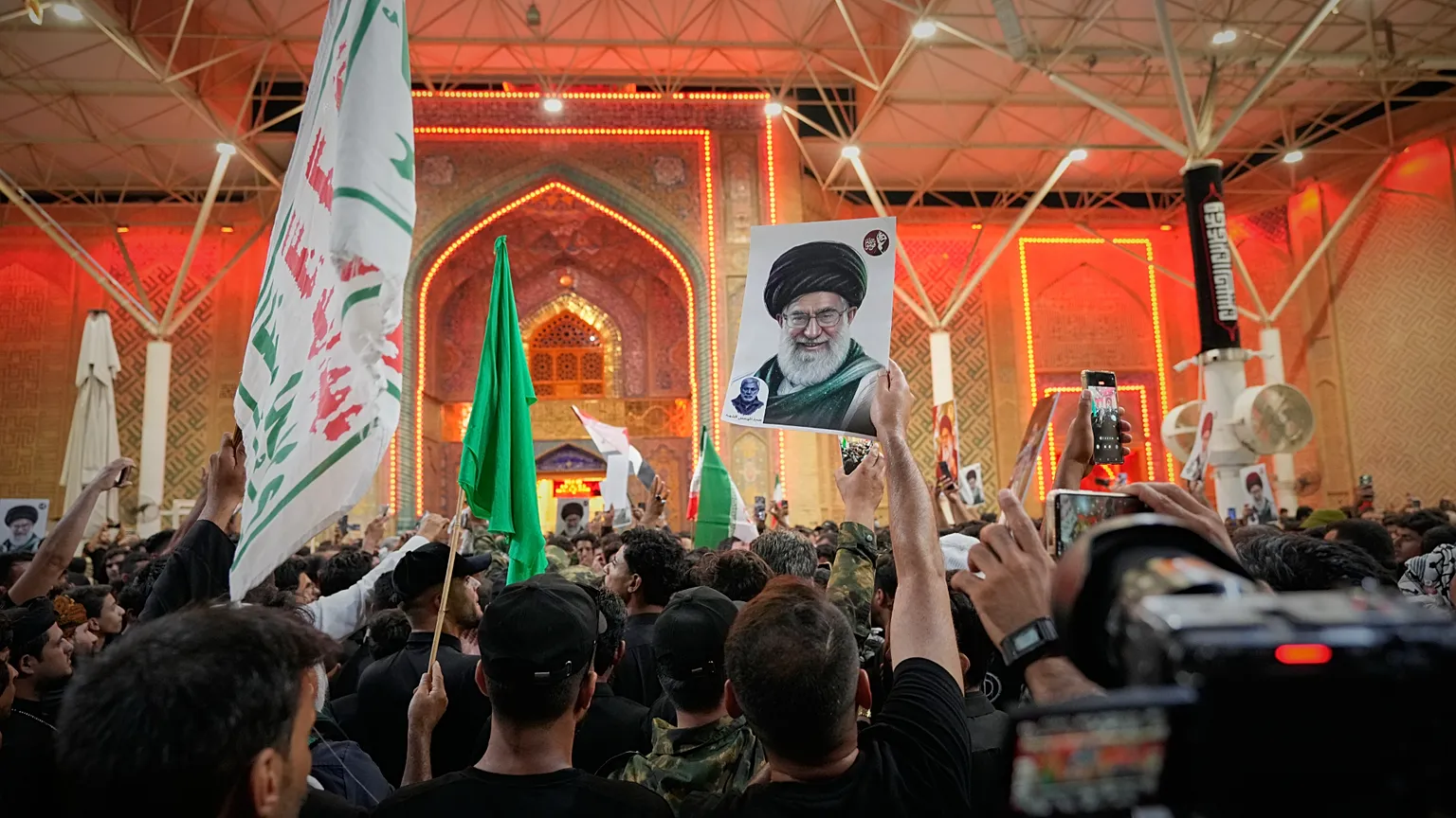 إيران ..  إقامة صلاة الجنازة على جثمان المرشد الراحل علي خامنئي