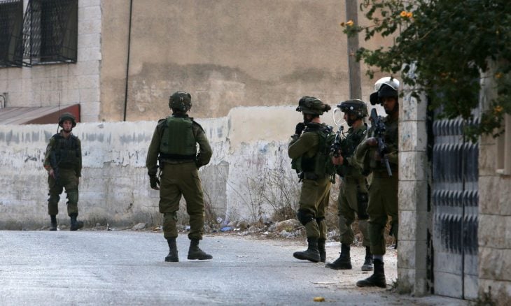 الاحتلال يعتقل 40 فلسطينياً في الضفة