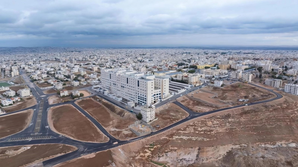 النقل البري تحدد مواقع خطوط النقل لخدمة المجمع الطبي بإربد