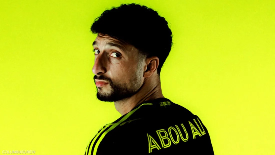 أبو علي يظهر بكولومبوس كرو بعلم الدنمارك