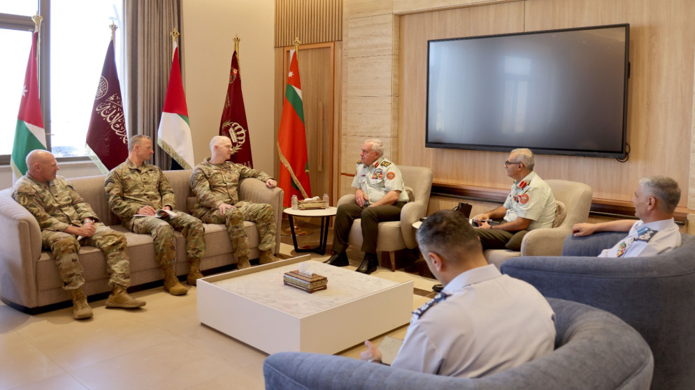 اللواء الحنيطي يستقبل القائد العام للقوات البرية الأميركية