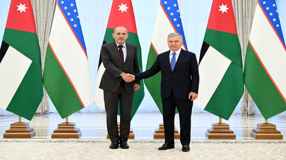 الصفدي ينقل تحيات الملك إلى الرئيس الأوزبكي