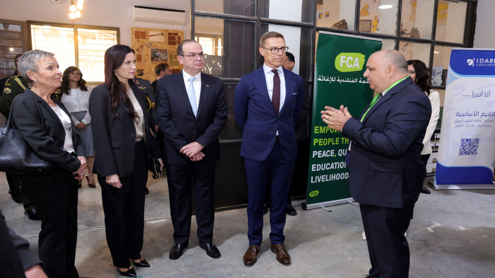 رئيس فنلندا يطلع على مشروع إبداعي شبابي في عمّان