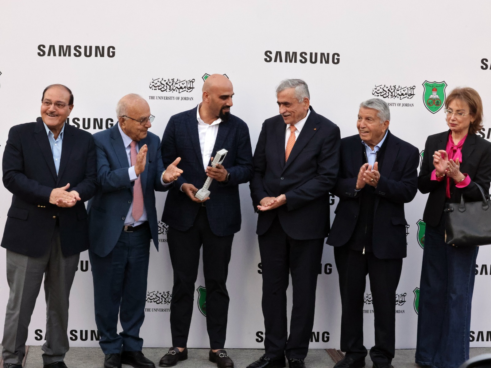 الأردنيّة تدشِّن شارعَ المكتبة وبرجَ السّاعة لتحديث الحرم الجامعيّ