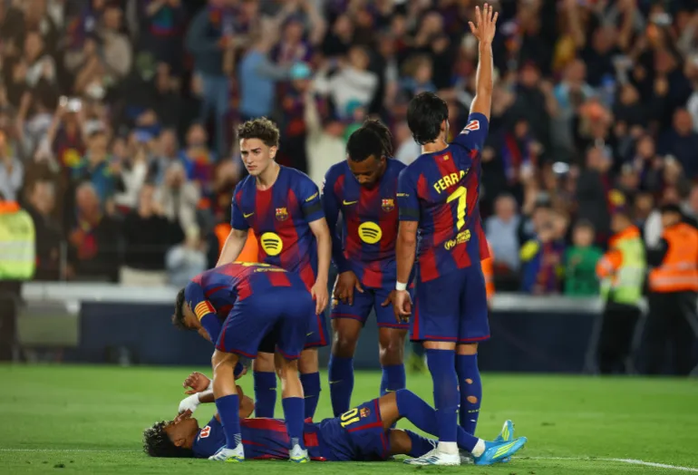 توقف مباراة برشلونة وسيلتا فيغو بسبب حالة طارئة في المدرجات