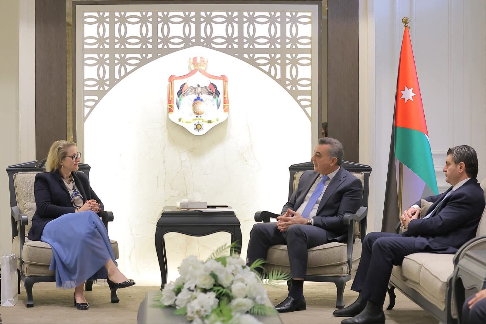 الخارجية النيابية تلتقي سفيرة التشيك لدى المملكة