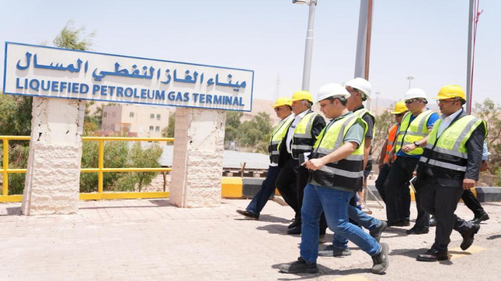 القطامين يتفقد سير العمليات في موانئ العقبة