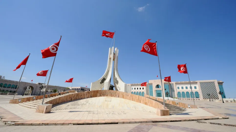 تونس  ..  احتجاج ضد تعليق نشاط رابطة الدفاع عن حقوق الإنسان