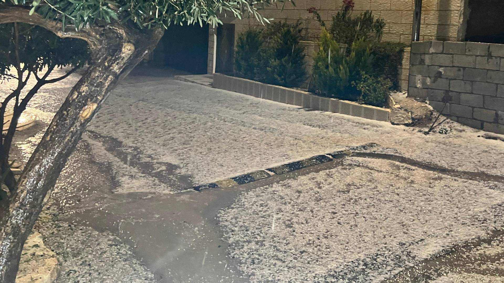 أمطار غزيرة ورعدية تهطل في عجلون والأرصاد تحذر .. فيديو 